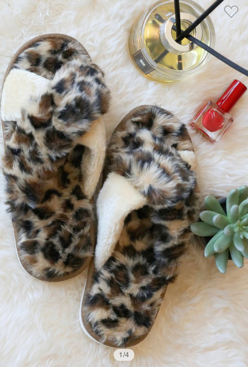 Leopard faux fur cozy slippers